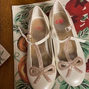 I am selling a pair of GB girl shoes.